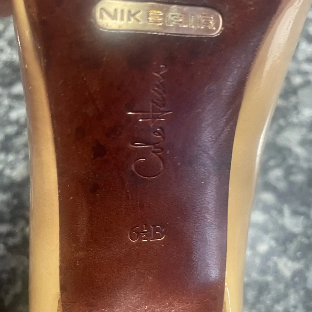 Beautiful Chelsea patent leather Cole Haan/Nike Air‎ pumps